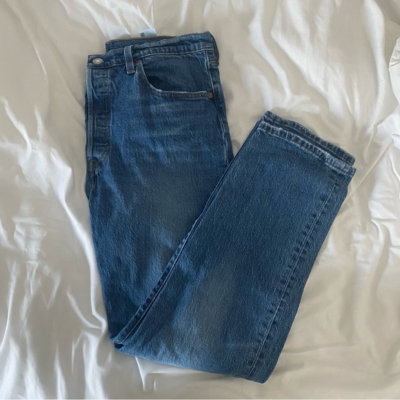 Levi 501 Jean - Picture 1 of 3